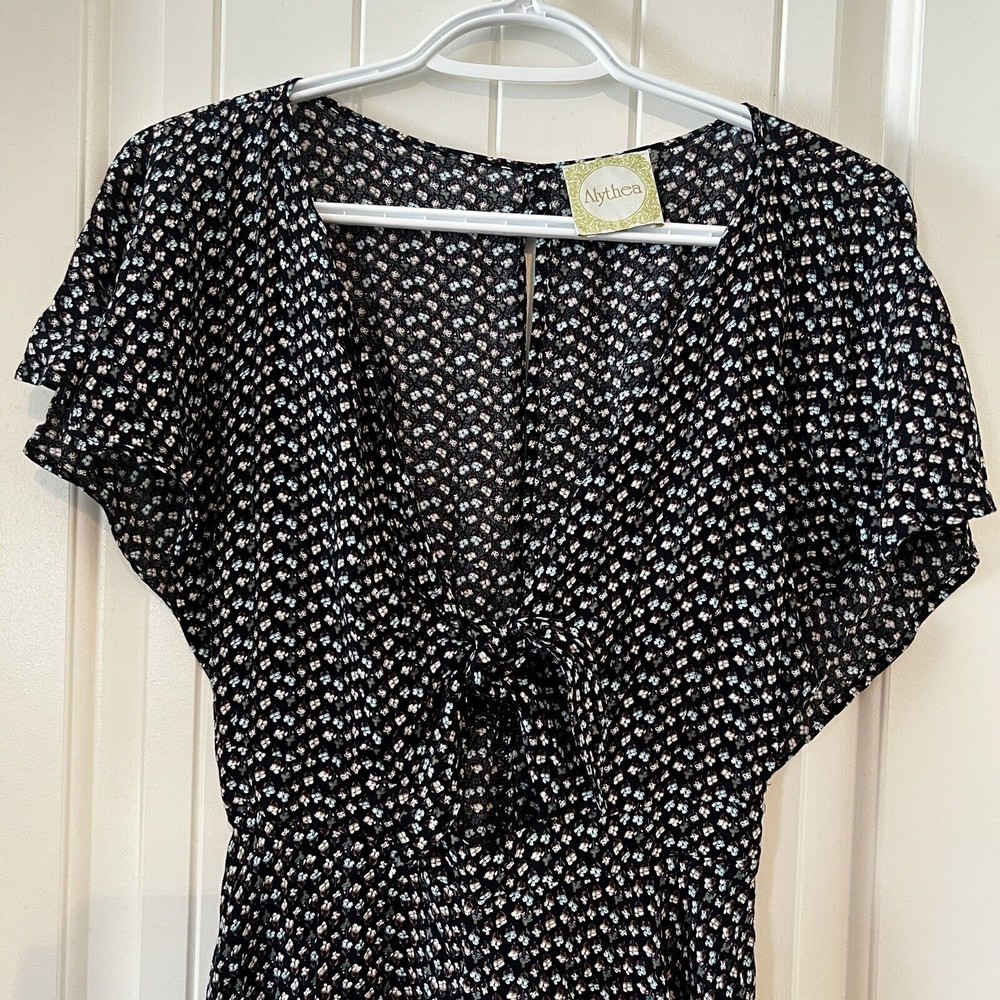 Alythea Ditsy Floral Flutter Sleeve Tie Front Cut Out V-neck Romper Split Back M - Picture 4 of 12